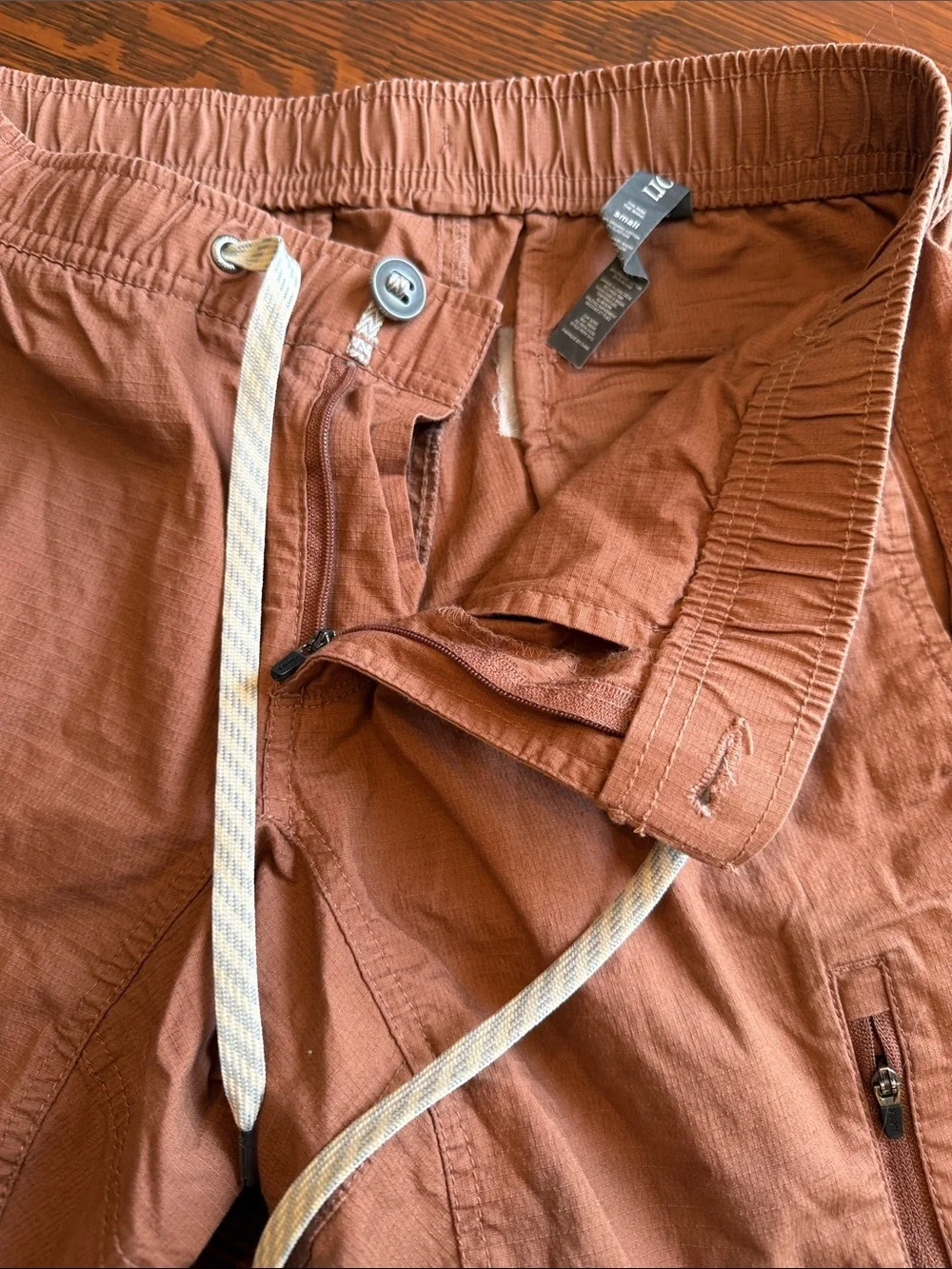 Vuori Men's Rust Orange RipstopCargo Drawstring Pants size small